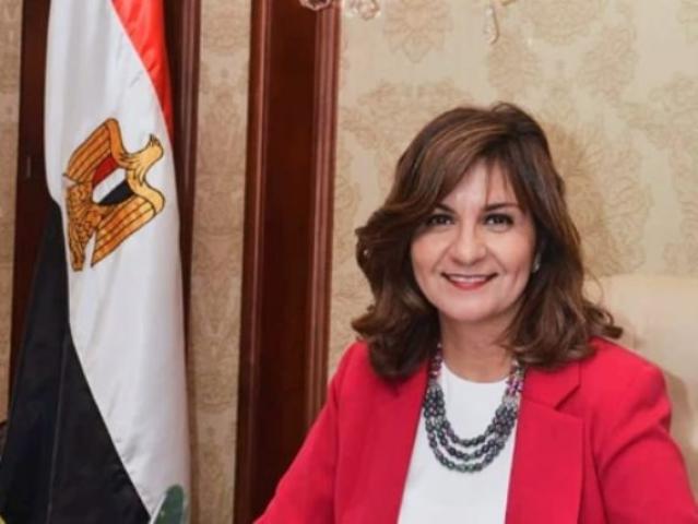 السفيرة نبيلة مكرم