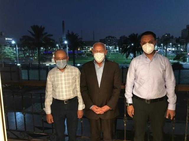 محافظ بورسعيد يلتقي مرشحا جولة الإعادة بانتخابات مجلس الشيوخ