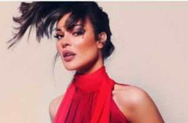 نادين نجيم فى أول ظهور لها بعد إصابتها فى انفجار بيروت