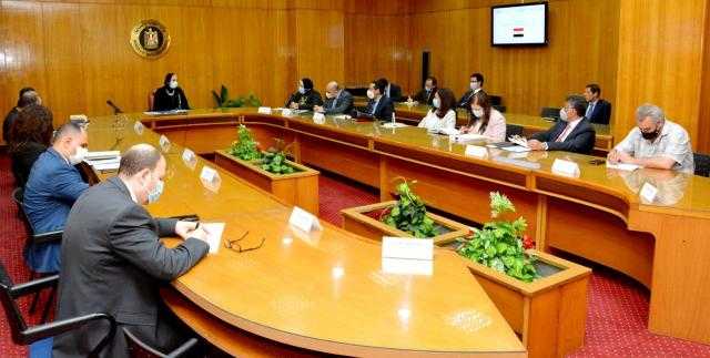 وزيرة التجارة والصناعة تترأس الاجتماع الأول للجنة التوجيهية الوطنية